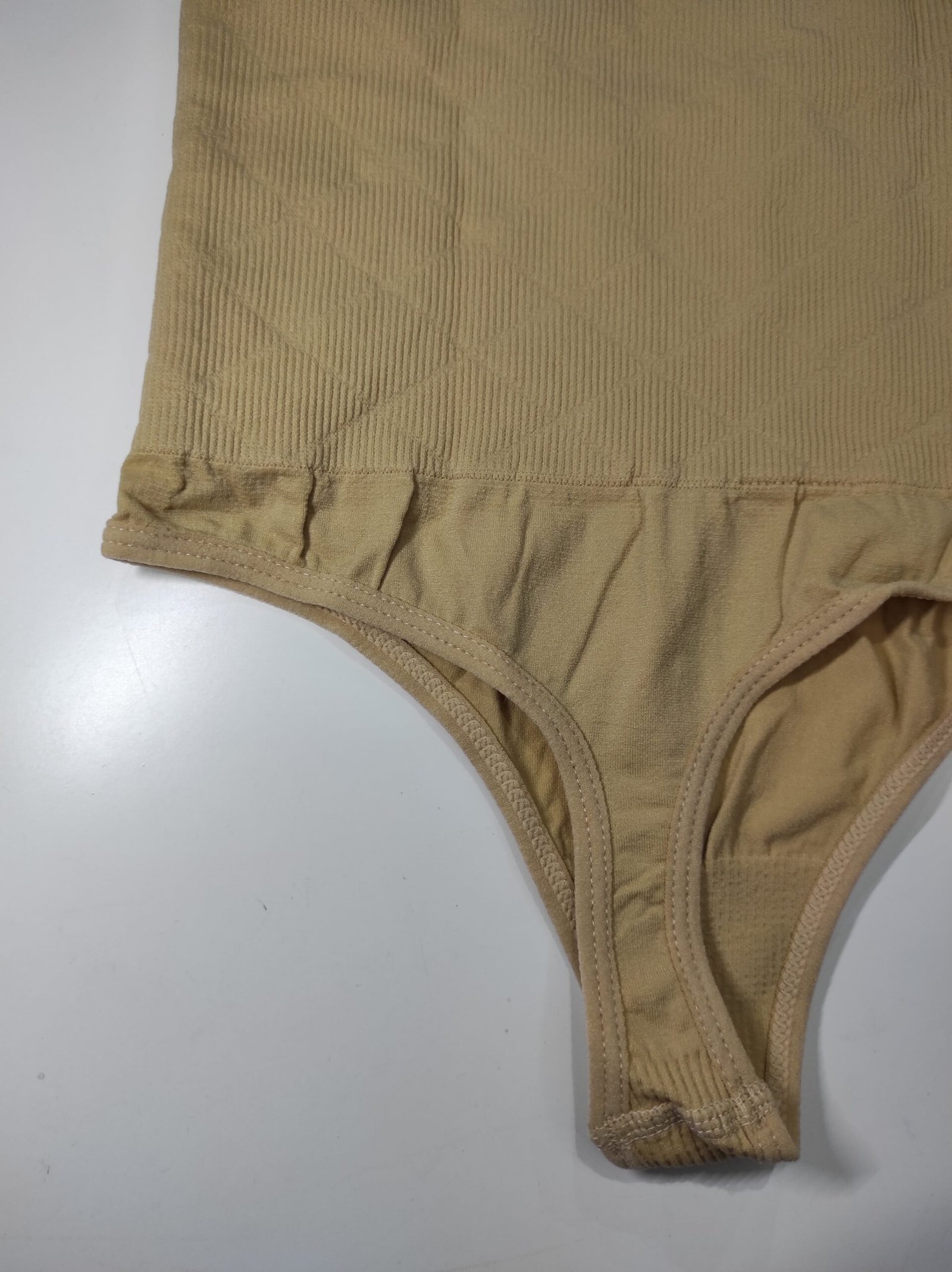 Tanga moldeadora de cadera beige - Imagen 5
