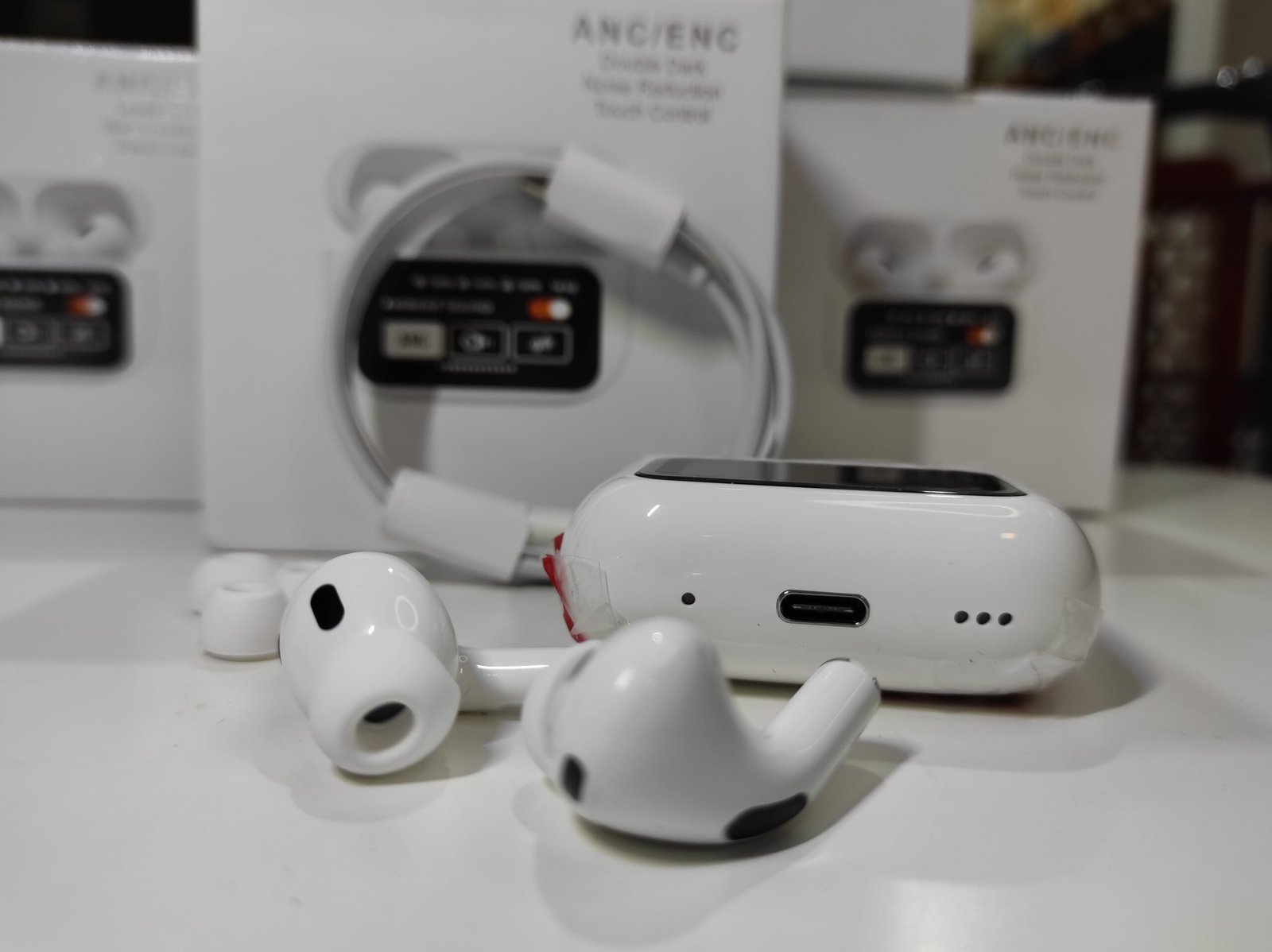 Estuche con pantalla para auriculares Bluetooth 5.4 blancos