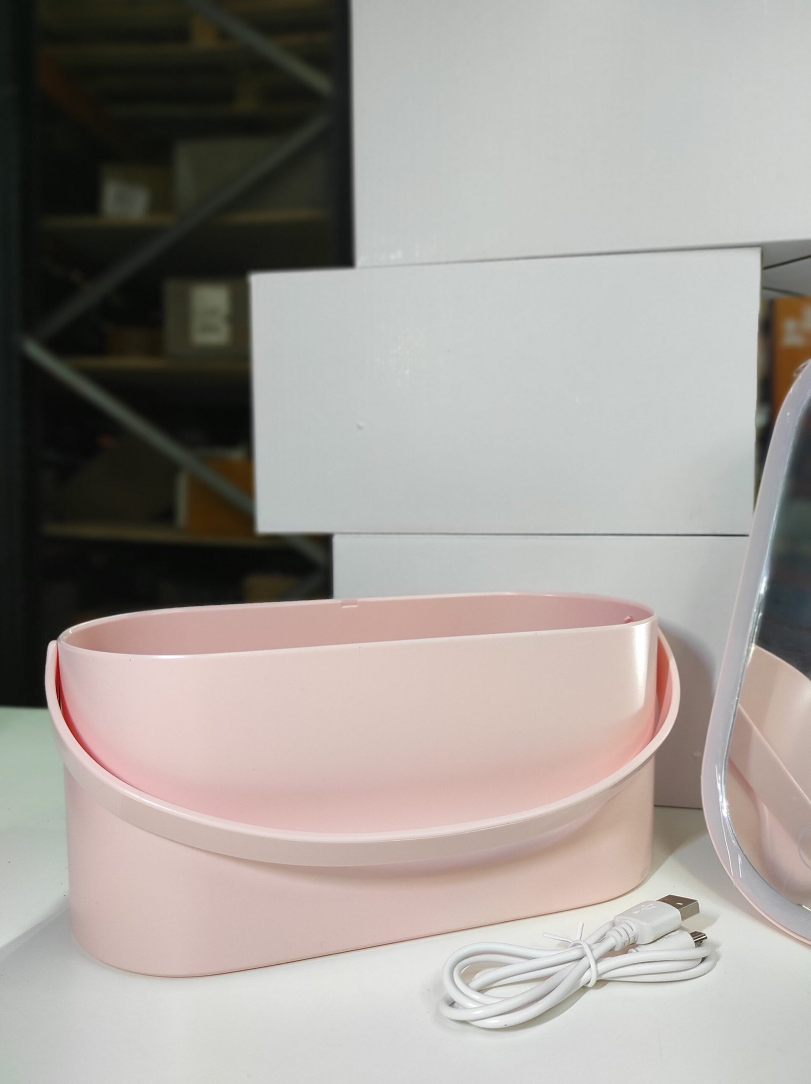 Organizador de maquillaje portátil con espejo LED táctil rosa - Imagen 4