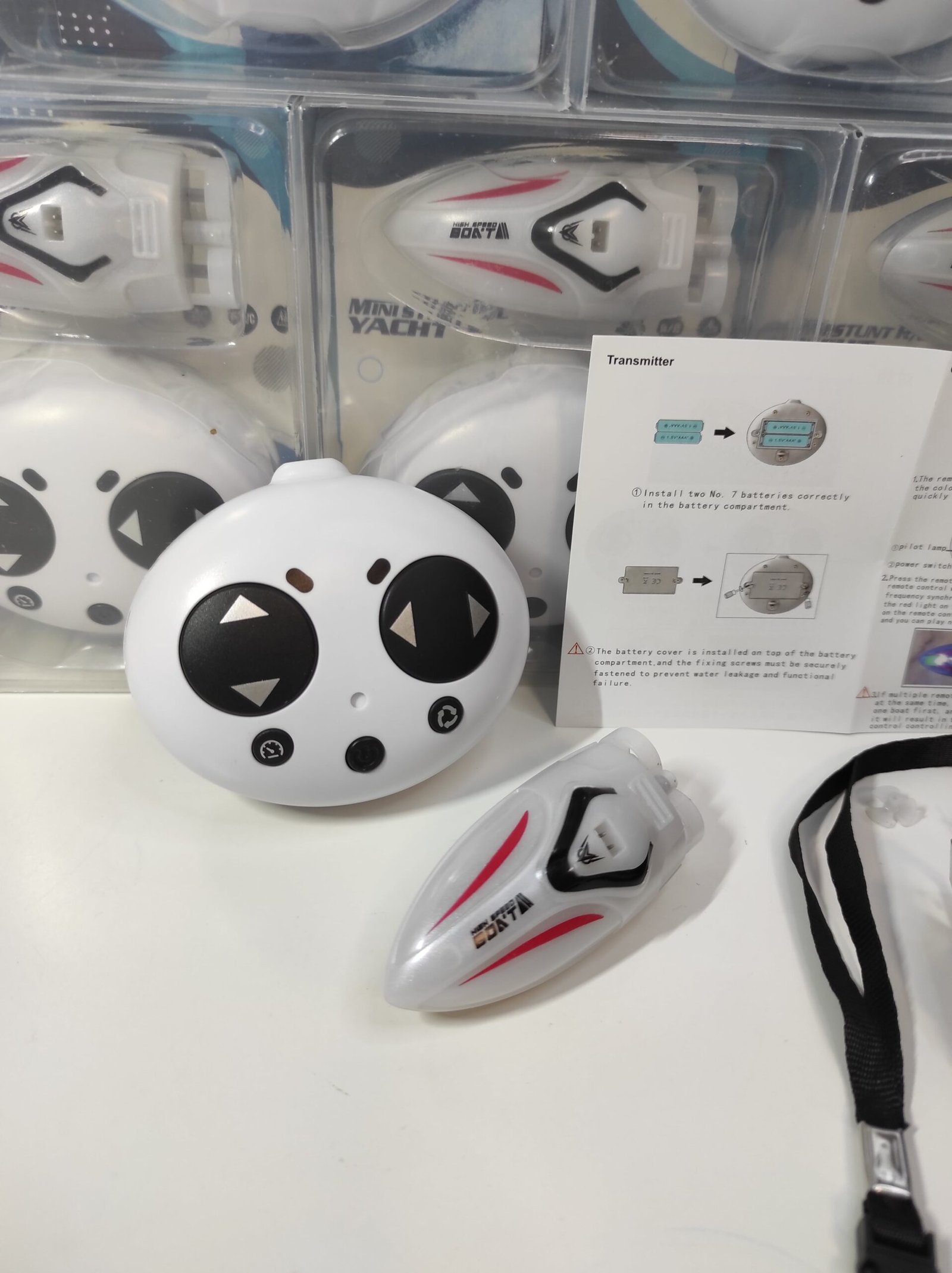 Mini barco RC 2,4 GHz con giro 360°, alcance hasta 50 m y carga USB - Imagen 3