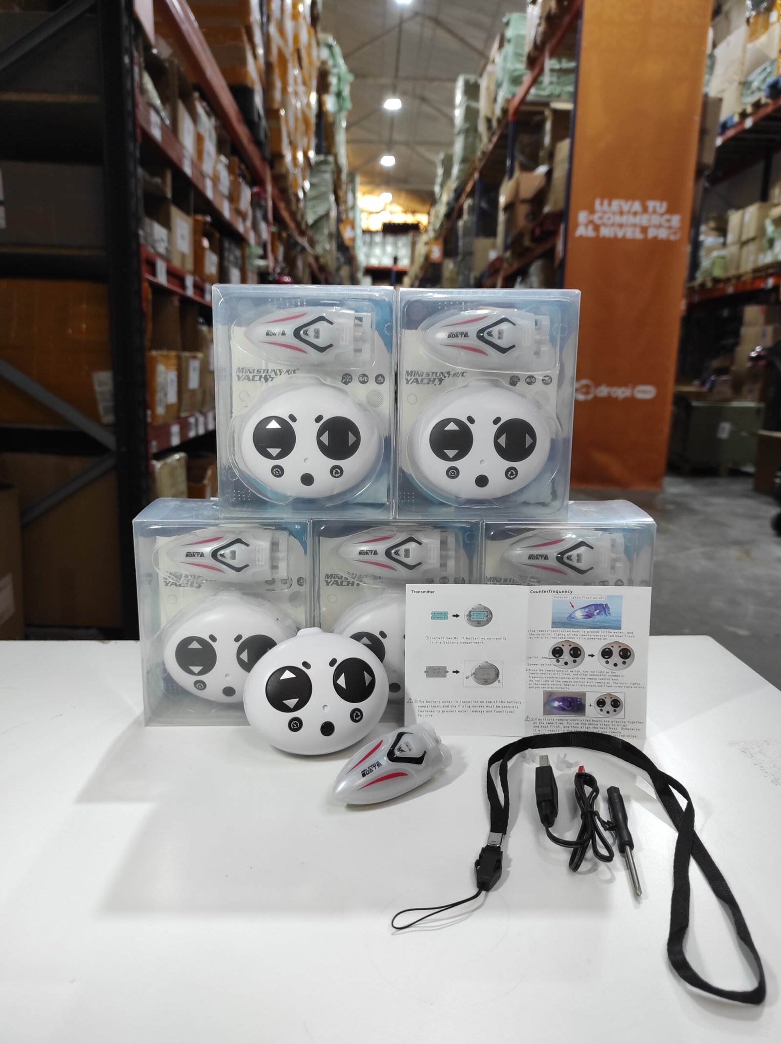 Mini barco RC 2,4 GHz con giro 360°, alcance hasta 50 m y carga USB - Imagen 4