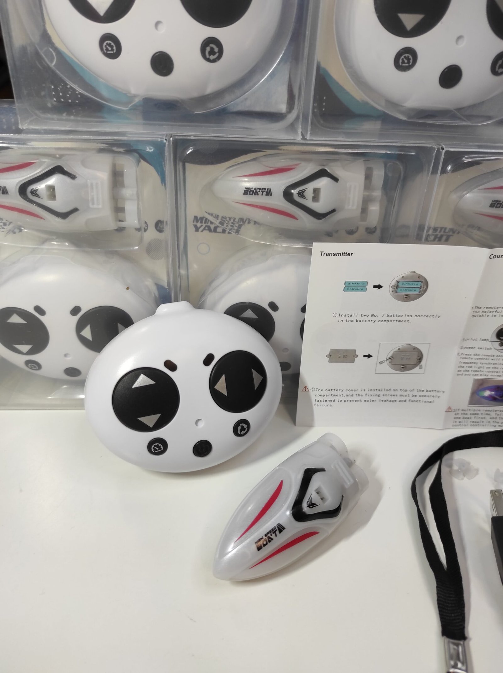 Mini barco RC 2,4 GHz con giro 360°, alcance hasta 50 m y carga USB - Imagen 5