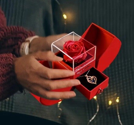 Caja de regalo con rosa preservada y cajón para joyas - detalle 4