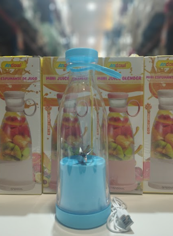 Mini licuadora portátil celeste 380 ml con 4 cuchillas - detalle 4