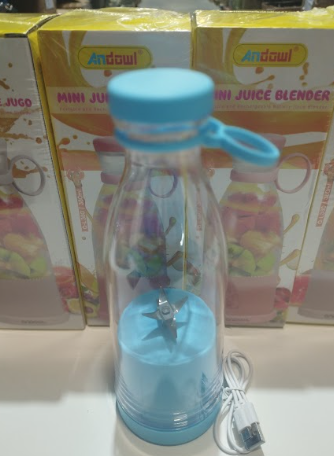 Mini licuadora portátil celeste 380 ml con 4 cuchillas - detalle 3