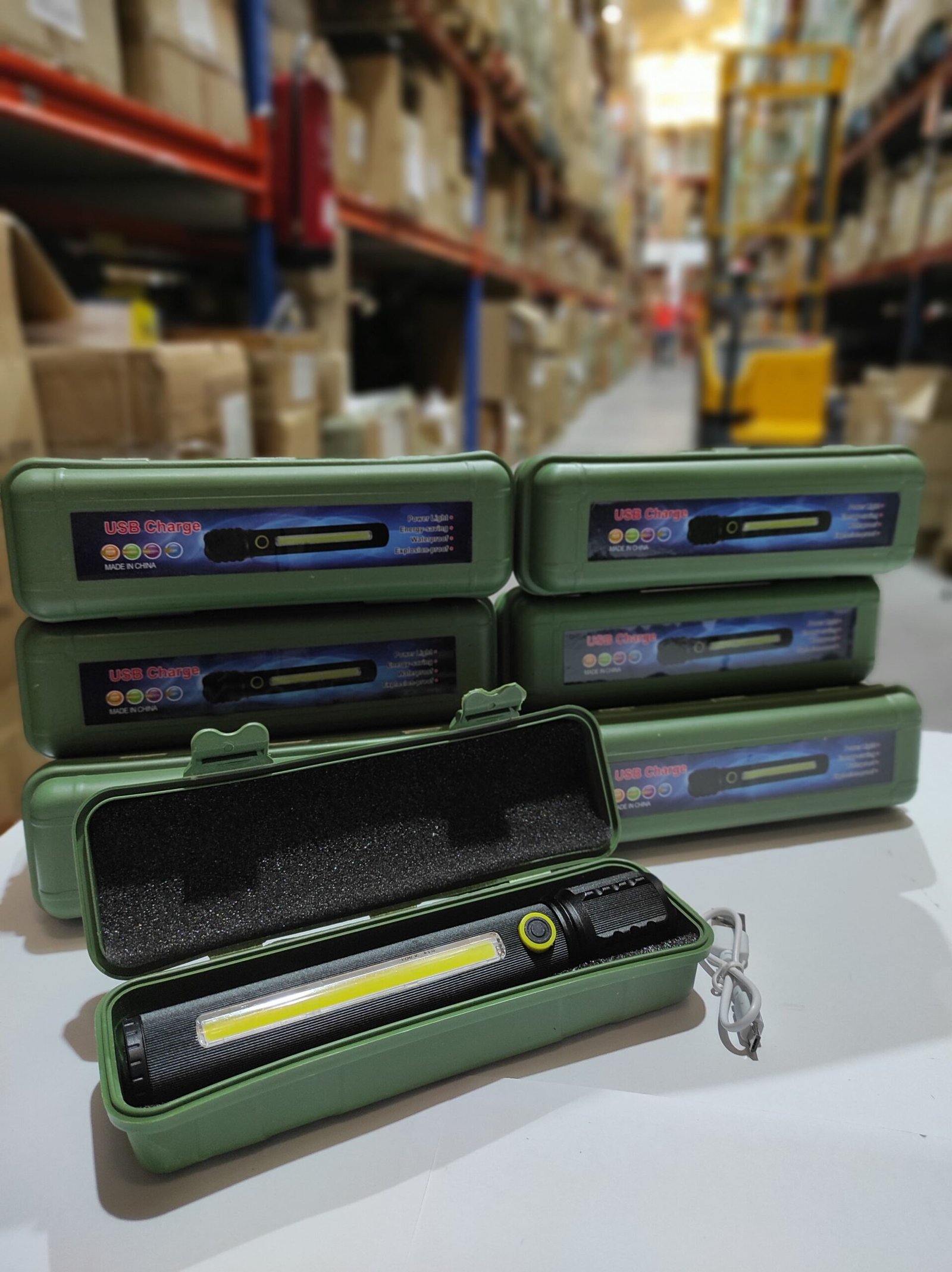 Linterna LED recargable con zoom y 3 modos – 1200 mAh - detalle 3