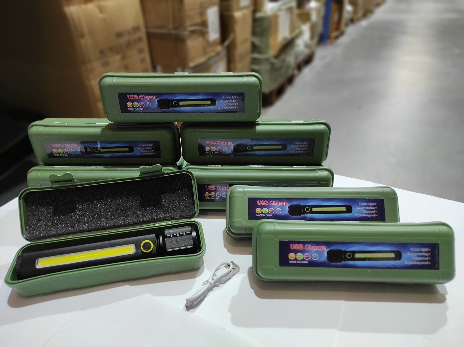Linterna LED recargable con zoom y 3 modos – 1200 mAh - detalle 4
