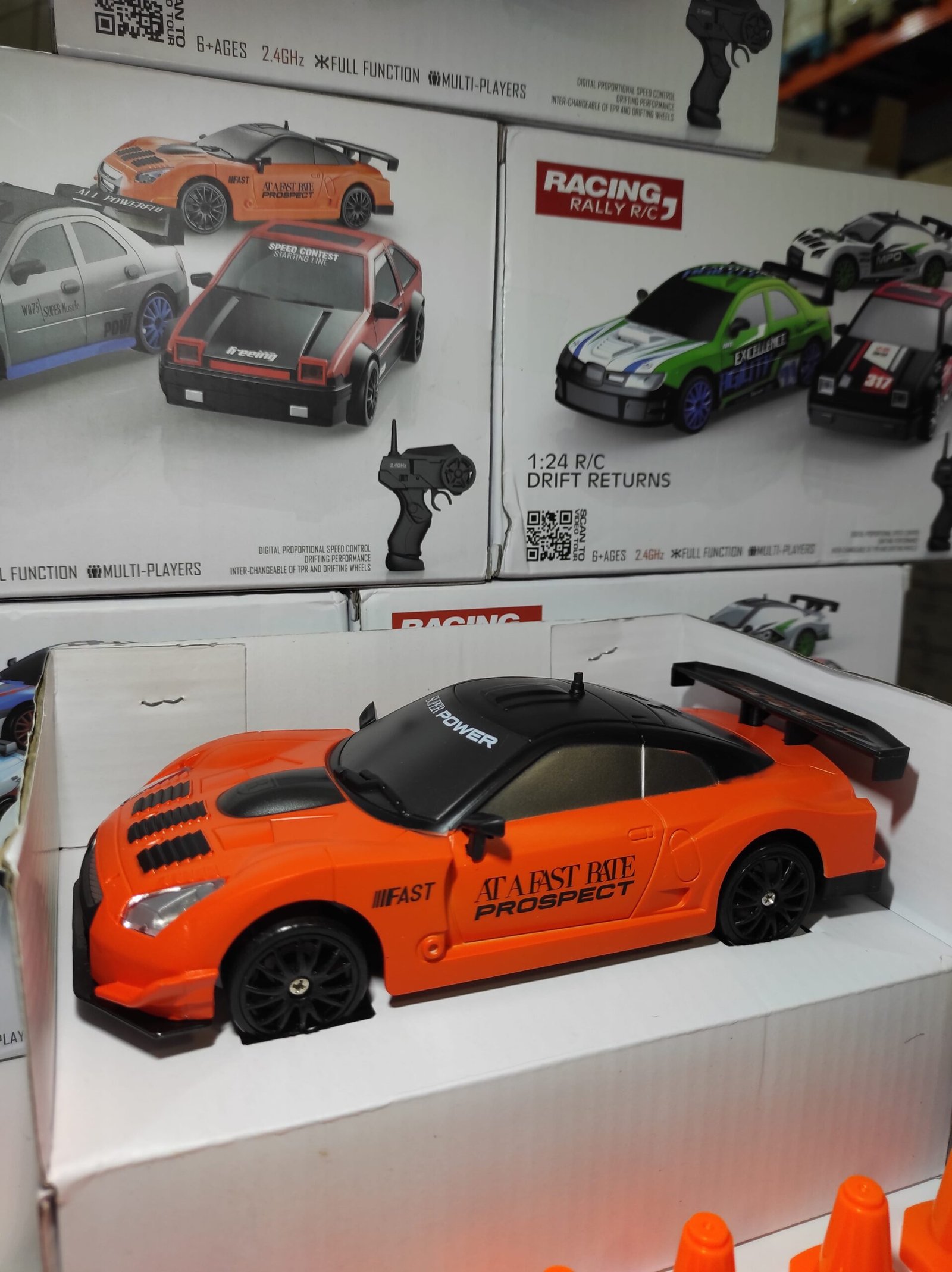 Coche teledirigido drift 1:24 GTR naranja con 4WD - detalle 2