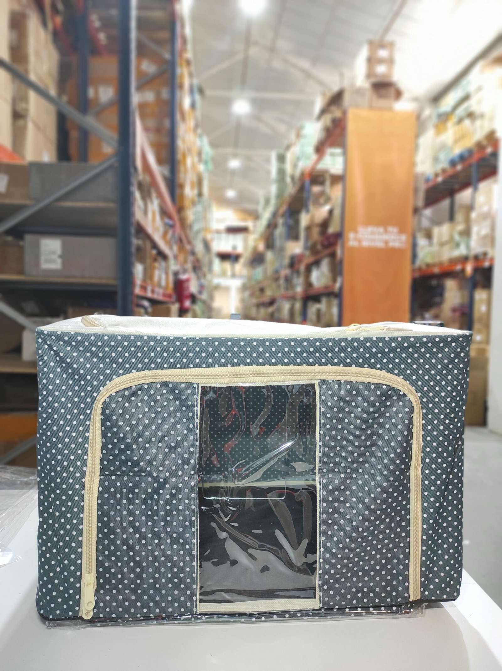 Caja plegable para guardar ropa con ventana y cremalleras – negra - detalle 3